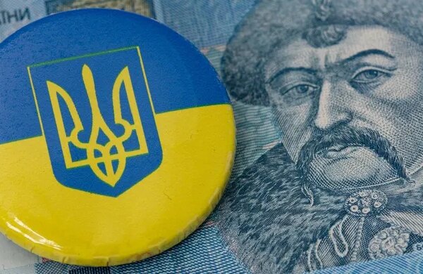 Дрібні купюри гривень вилучено. Монети повністю їх замінили.