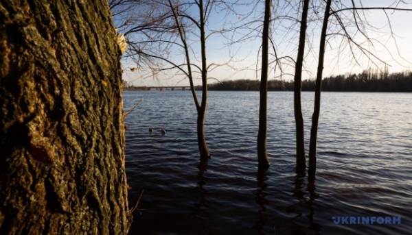 В Україні очікується інтенсивна весняна повінь, рівень рік зріс вже на 2,5 метри.
