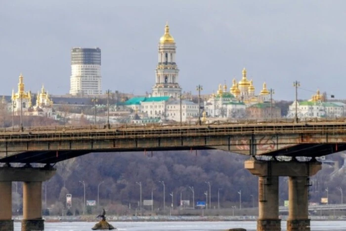 Патона міст: владні побоювання викликали тривогу в Києві
