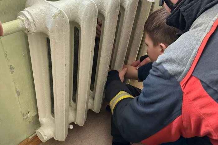 В Оболонській школі хлопчик застряг у радіаторі: історія&hellip;