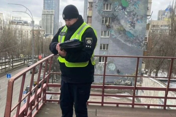 Чоловік зірвався з балкону 23-го поверху на бульварі&hellip;