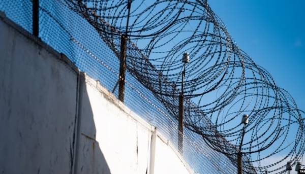 Ув’язненого Володимира Якименка примушують робити маскувальні сітки для російських військових.