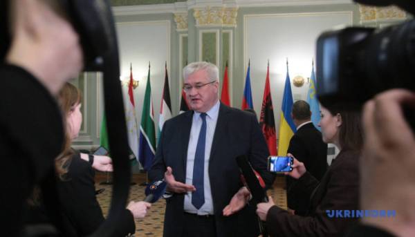 Сім українських інкасаторів, затриманих в Угорщині, повернулися додому&hellip;