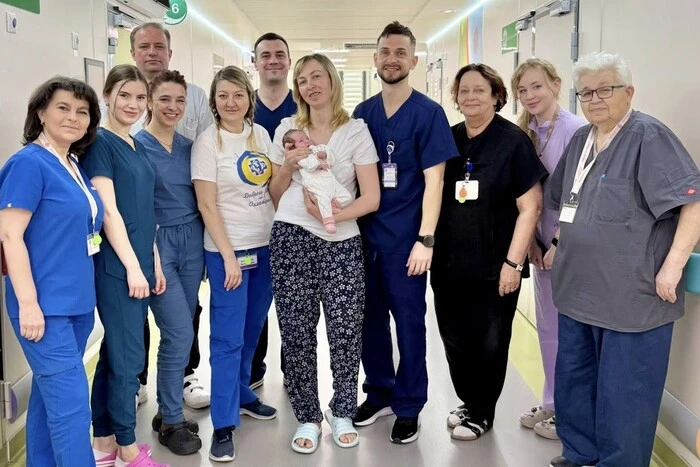 У “Охматдиті” лікарі здійснили рідкісне хірургічне втручання немовляті