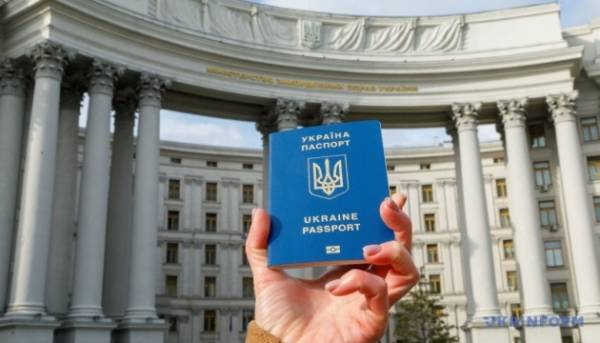 Минулого року українські консульства видали приблизно 200 тисяч&hellip;