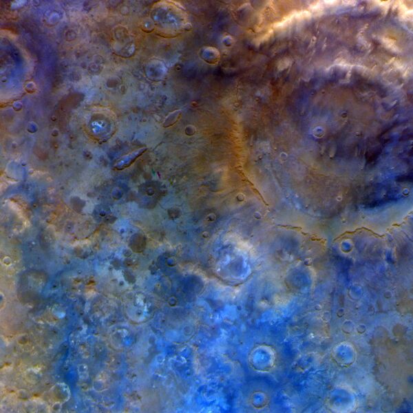Головна 30 Зображення кратера Гуйгенса на Марсі, зроблені місією NASA…