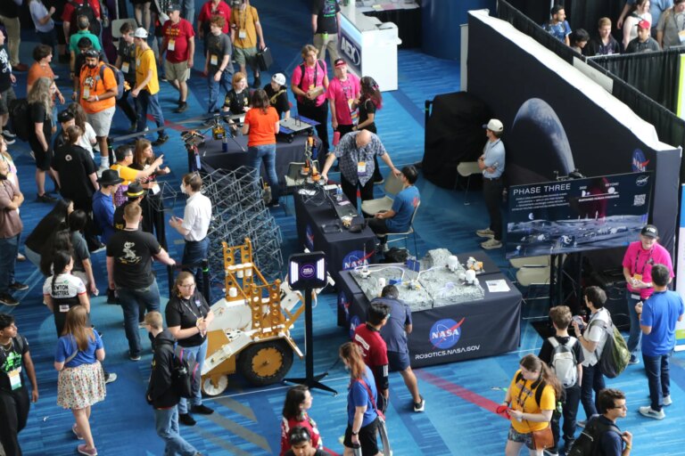 Місячні роботи: NASA висвітлює місячну базу на змаганнях FIRST Robotics 2026 року 11