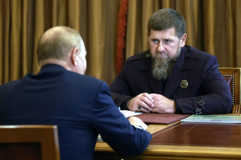 Питання Кадирова: хто наступний правитель Чечні?
Кадиров: хто керуватиме Чечнею? 18 Питання Кадирова: хто наступний правитель Чечні?
Кадиров: хто керуватиме Чечнею? 18