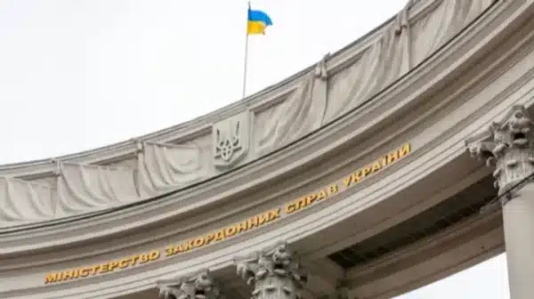 Україна просить партнерів адекватно відреагувати на демонстративні військові маневри Росії та Білорусі біля меж НАТО. 2 Україна просить партнерів адекватно відреагувати на демонстративні військові маневри Росії та Білорусі біля меж НАТО. 2