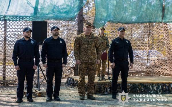 Перший загін патрульних поліцейських завершив інтенсивні тренування на полігонах 13 Перший загін патрульних поліцейських завершив інтенсивні тренування на полігонах 13