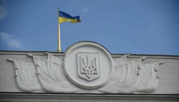 У парламенті з'явилася законодавча ініціатива, що потенційно звільнить школярів від обов'язкового зовнішнього незалежного оцінювання. 9 У парламенті з'явилася законодавча ініціатива, що потенційно звільнить школярів від обов'язкового зовнішнього незалежного оцінювання. 9