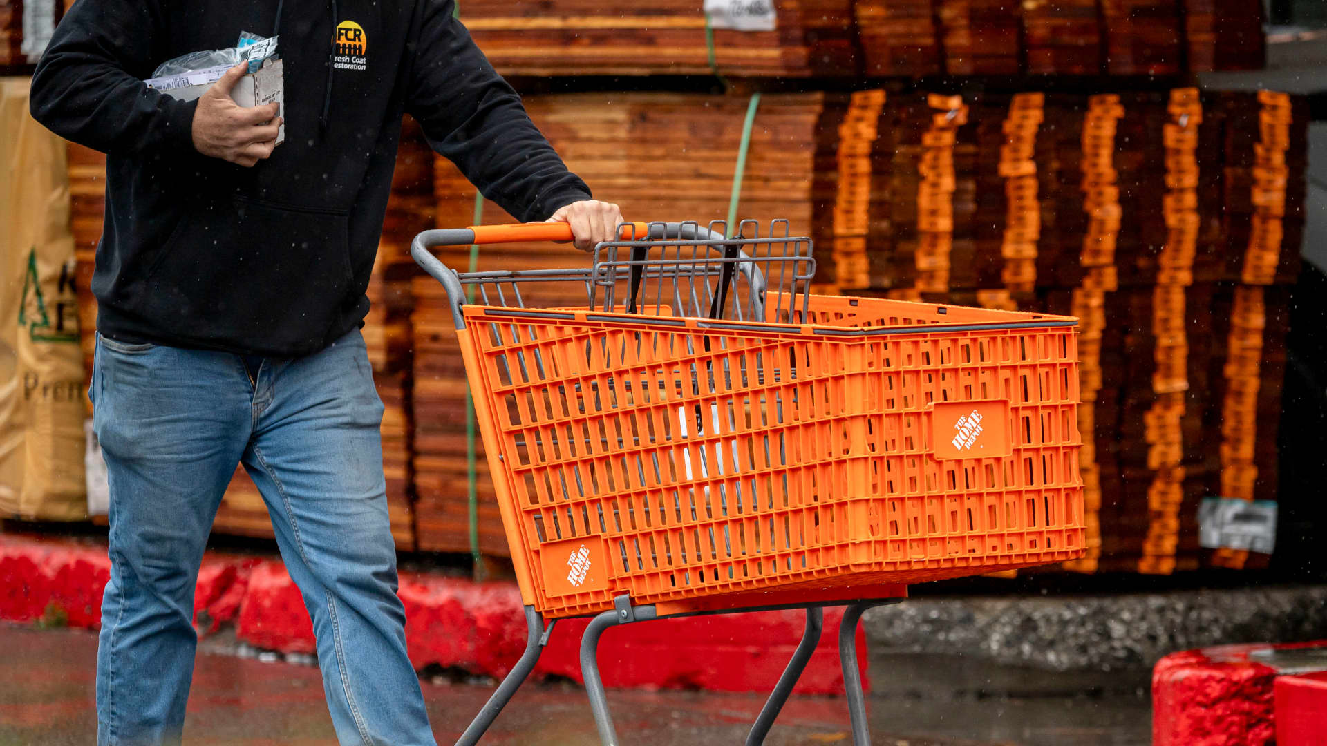 Прибуток Home Depot (HD) за перший квартал 2026 року 9