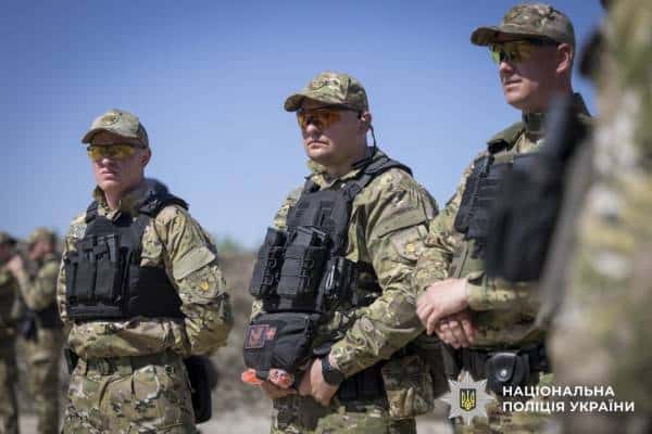 Перший загін патрульних поліцейських завершив інтенсивні тренування на полігонах 18 Перший загін патрульних поліцейських завершив інтенсивні тренування на полігонах 18
