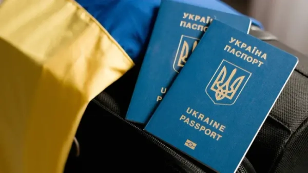 Виїзд за кордон відкрито для всіх українок, посада не має значення.