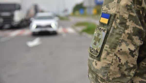 Зміни в правилах перетину кордону для жінок в Україні: скасовано обмеження 3