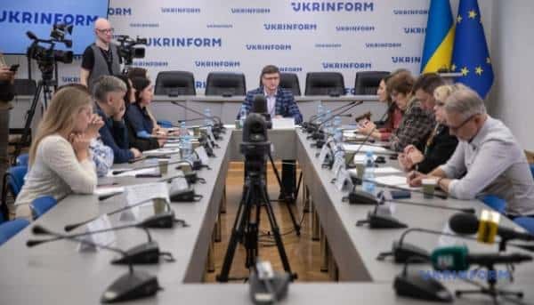 Україна зосередиться на поверненні своїх громадян, а не на наймі іноземних працівників – думка фахівця 11