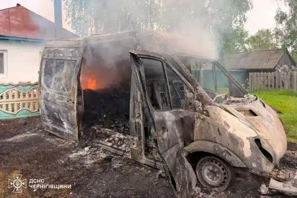 Протягом останньої доби російські війська завдали ударів безпілотниками по Чернігівській області, що призвело до поранень серед цивільних та пошкодження інфраструктури. 9 Протягом останньої доби російські війська завдали ударів безпілотниками по Чернігівській області, що призвело до поранень серед цивільних та пошкодження інфраструктури. 7