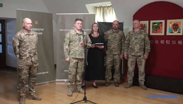 У Києві презентували експозицію до Дня піхоти про унікальне явище позивних українських бійців. 14 У Києві презентували експозицію до Дня піхоти про унікальне явище позивних українських бійців. 14