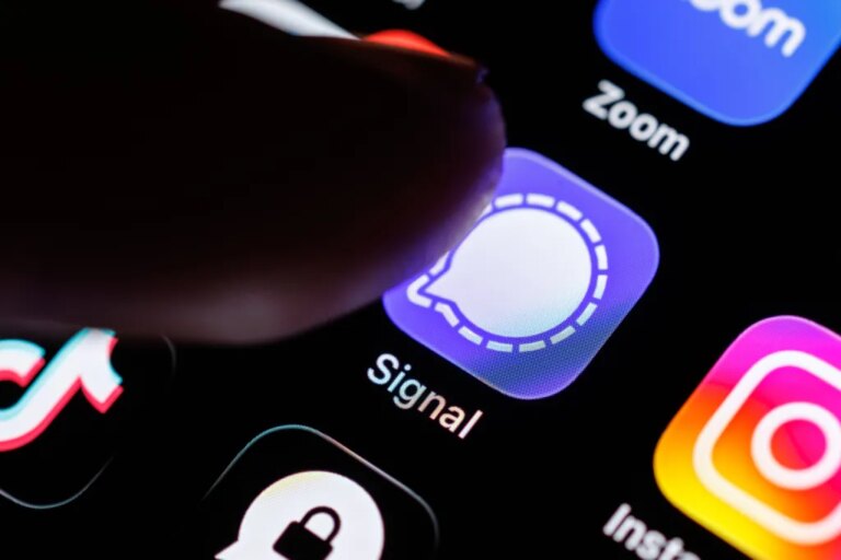 Нова хвиля атак: хакери намагаються вкрасти бекапи користувачів Signal 19 Нова хвиля атак: хакери намагаються вкрасти бекапи користувачів Signal 18