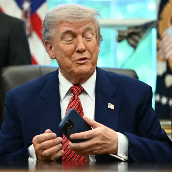 Головна 32 Trump Mobile підтвердила витік даних клієнтів: номери телефонів…
