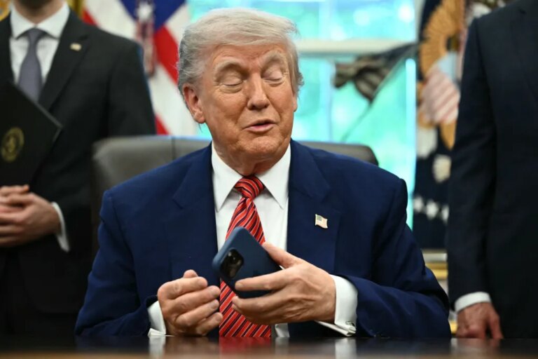 Trump Mobile підтвердила витік даних клієнтів: номери телефонів та домашні адреси під загрозою 4 Trump Mobile підтвердила витік даних клієнтів: номери телефонів та домашні адреси під загрозою 4