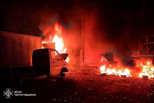 Протягом останньої доби російські війська завдали ударів безпілотниками по Чернігівській області, що призвело до поранень серед цивільних та пошкодження інфраструктури. 9 Протягом останньої доби російські війська завдали ударів безпілотниками по Чернігівській області, що призвело до поранень серед цивільних та пошкодження інфраструктури. 8