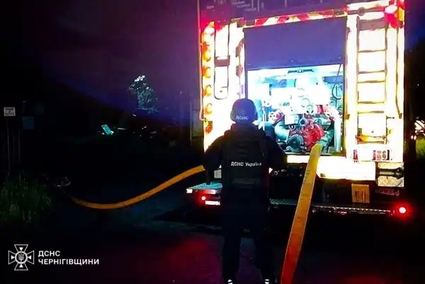 Протягом останньої доби російські війська завдали ударів безпілотниками по Чернігівській області, що призвело до поранень серед цивільних та пошкодження інфраструктури. 8 Протягом останньої доби російські війська завдали ударів безпілотниками по Чернігівській області, що призвело до поранень серед цивільних та пошкодження інфраструктури. 6