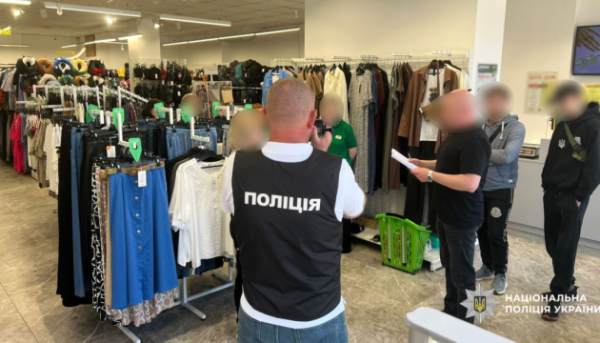 Правоохоронці повідомили про уникнення сплати близько 40 мільйонів гривень податків з боку «нелегальної» мережі комісійних магазинів