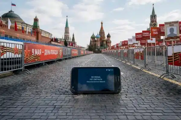 У Москві: підготовка до 9 травня з перебоями зв’язку і без участі військової техніки – Служба зовнішньої розвідки
