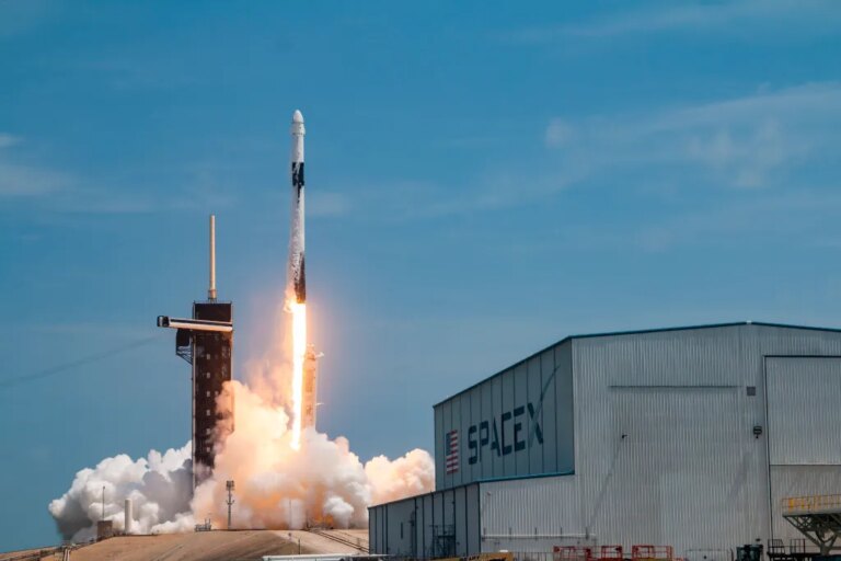 SpaceX отримала контракт на $6,45 млрд від Космічних сил перед IPO 20 SpaceX отримала контракт на $6,45 млрд від Космічних сил перед IPO 20