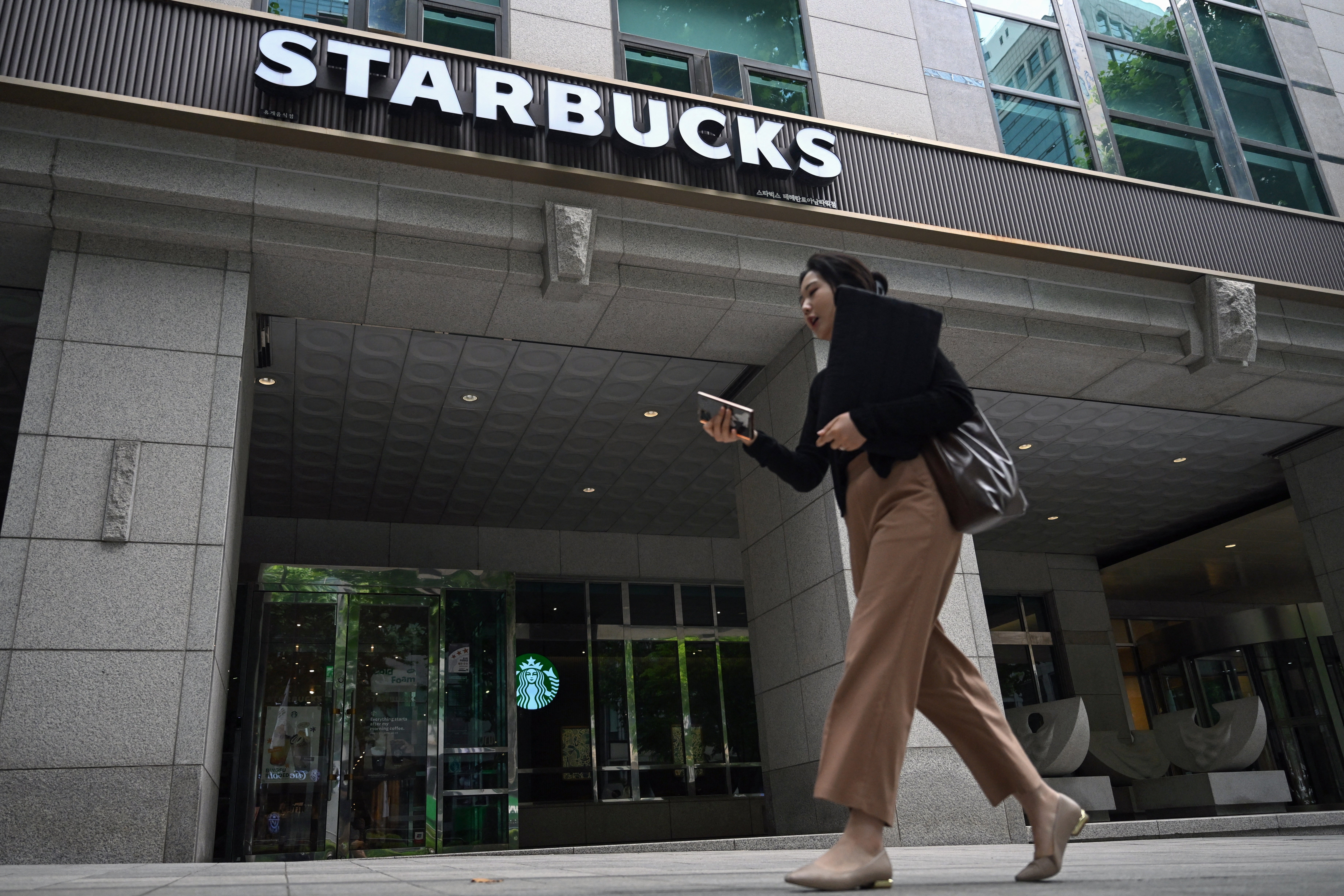Starbucks Korea: спад продажів через скандал з рекламою 4