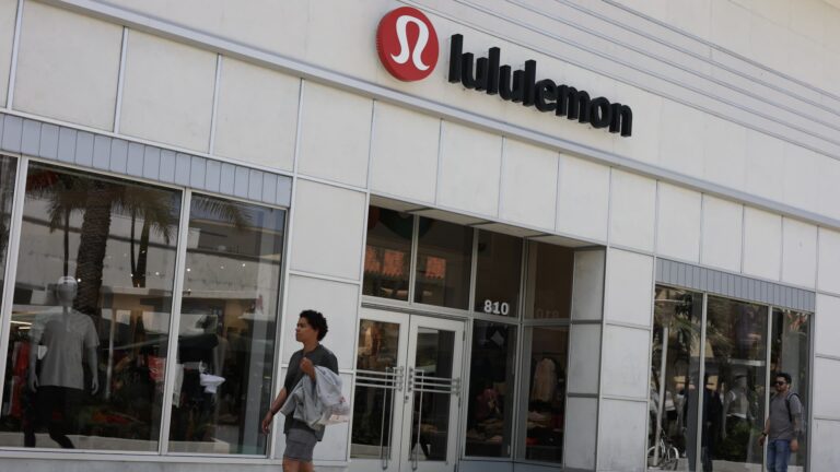 Lululemon врегулювала конфлікт щодо складу ради директорів із засновником Чіпом Вілсоном 17 Lululemon врегулювала конфлікт щодо складу ради директорів із засновником Чіпом Вілсоном 17