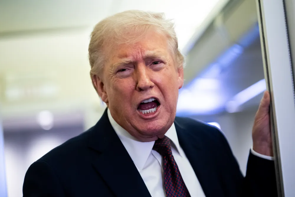 Трамп обрушився на "третьосортних" артистів, що скасовують виступи, і запропонував себе як зірку 3 Трамп обрушився на "третьосортних" артистів, що скасовують виступи, і запропонував себе як зірку 3