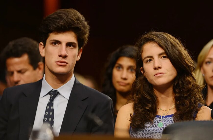 Головна 37 Jack Schlossberg äußert sich zum Tod seiner Schwester Tatiana inmitten…