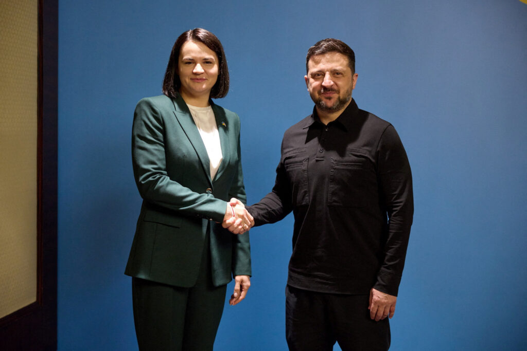 Київ приймає лідера білоруської опозиції на тлі наближення Білорусі до війни за волі Москви
Київ - хаб для білоруської опозиції 8