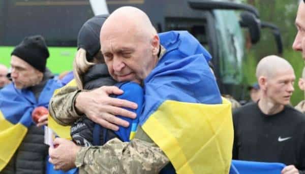 Чоловік поетки Оксани Стоминої, оборонець Маріуполя, звільнений з неволі. 3 Чоловік поетки Оксани Стоминої, оборонець Маріуполя, звільнений з неволі. 3