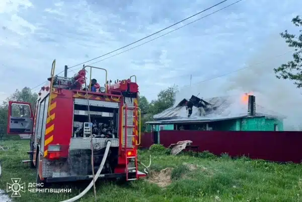 Протягом останньої доби російські війська завдали ударів безпілотниками по Чернігівській області, що призвело до поранень серед цивільних та пошкодження інфраструктури. 11 Протягом останньої доби російські війська завдали ударів безпілотниками по Чернігівській області, що призвело до поранень серед цивільних та пошкодження інфраструктури. 9