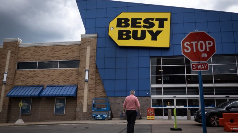 **Best Buy (BBY) оголошує фінансові результати за перший квартал 2027 року** 15