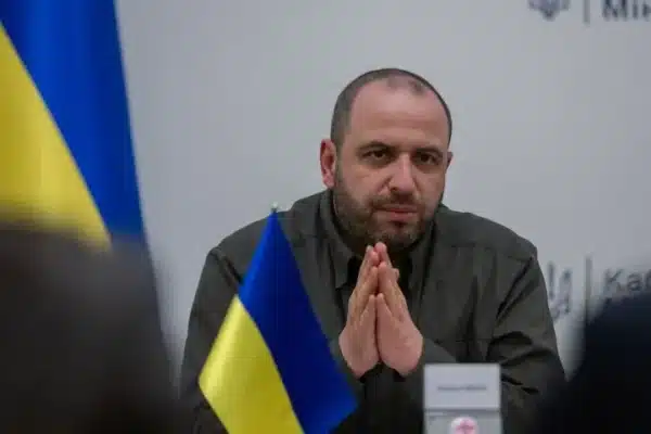 Умєров їде до Штатів для перемовин зі спецпредставником Віткоффом, повідомляє Bloomberg. 3