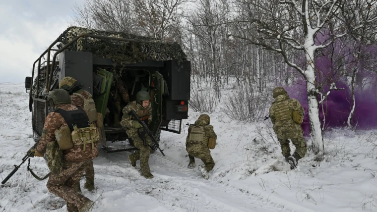 Призупинення допомоги США розвідці України зашкодить, але не знищить її воєнних зусиль, кажуть колишні посадовці 4
