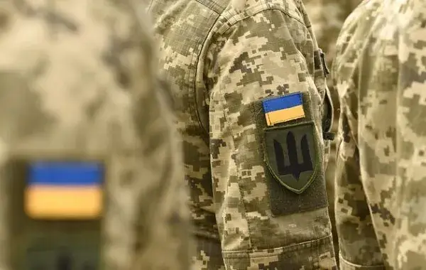 Депутат заявив про ймовірне “вбивство багатодітного батька” у військкоматі. У армії стверджують, відомостей про інцидент не надходило, проте проводять перевірку.