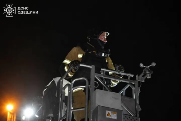 Одещина: російський удар по порту й житлу, десятеро травмованих