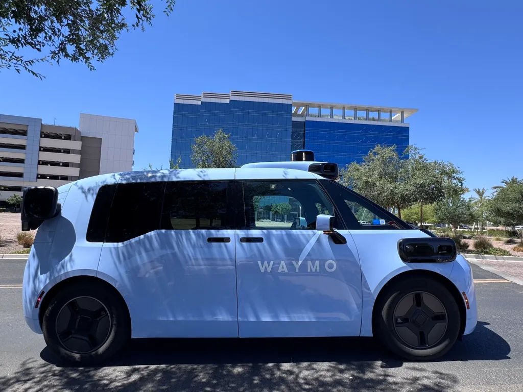 Waymo показала новий китайський роботаксі: зароблятиме гроші та вже перевозить пасажирів 3 Waymo показала новий китайський роботаксі: зароблятиме гроші та вже перевозить пасажирів 3