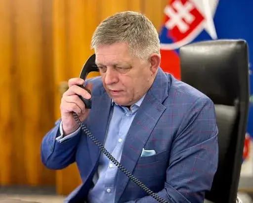 Фіцо: Мир з Росією неможливий без схвалення України, заявив після розмови із Зеленським