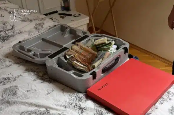 Правоохоронці розслідують справу відомого пластичного хірурга Сергія Дербака щодо ухиляння&hellip;