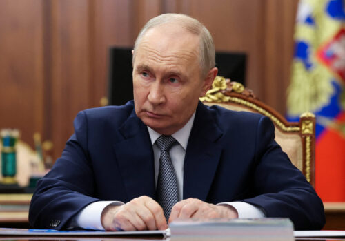 День вишиванки: українська ідентичність у розпал геноцидної війни Росії
Вишиванка: символ незламності України у війні 9