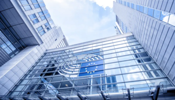 Переважна частина українців схвалює майбутнє членство України в Євросоюзі.