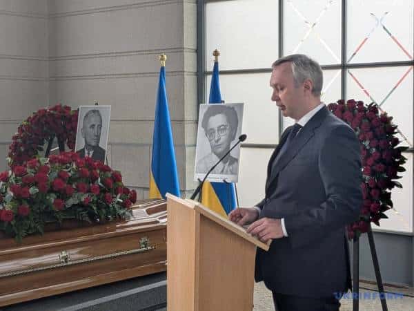 Люксембург надав Україні останки лідера ОУН Андрія Мельника та його дружини для перепоховання. 18 Люксембург надав Україні останки лідера ОУН Андрія Мельника та його дружини для перепоховання. 18