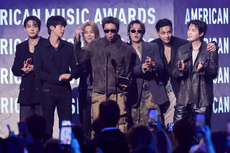 BTS, Katseye, Sombr, та «Golden» зірвали куш на American Music Awards 16 BTS, Katseye, Sombr, та «Golden» зірвали куш на American Music Awards 16