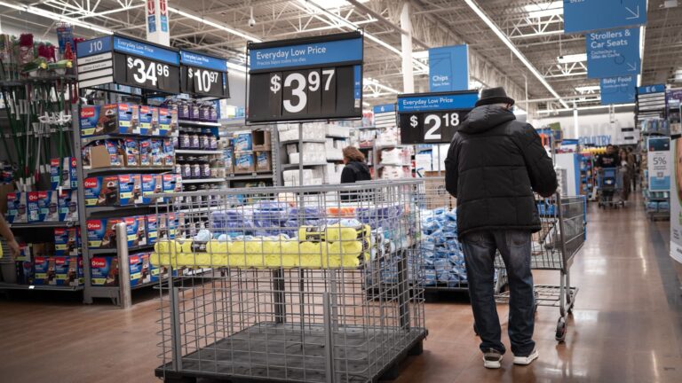 Відшкодування мит Трампа: Walmart, Home Depot, Target подають заявки 18 Відшкодування мит Трампа: Walmart, Home Depot, Target подають заявки 18